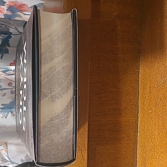 First Edition Onyx Storm Book by Rebecca Yarros - Picture 5 of 6